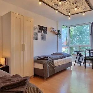 Apartment Black&White Designer Business Apartment für 4 mit Küche+5G WLAN+Netflix Nahe der City, Hannover